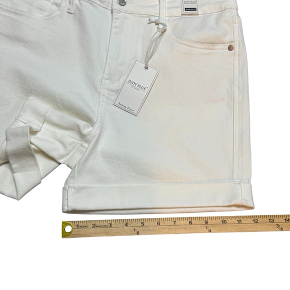 NWT Judy Blue White High Rise Waist Cuffed Denim Comfy Stretch Shorts Size Large - Picture 10 of 10